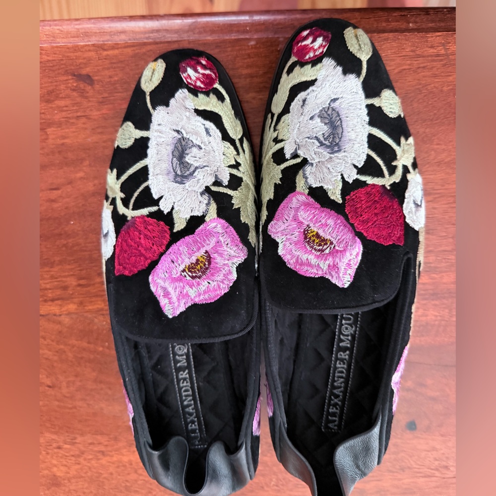 Alexander McQueen (39) Black Floral Embroidered Suede & Leather Slippers